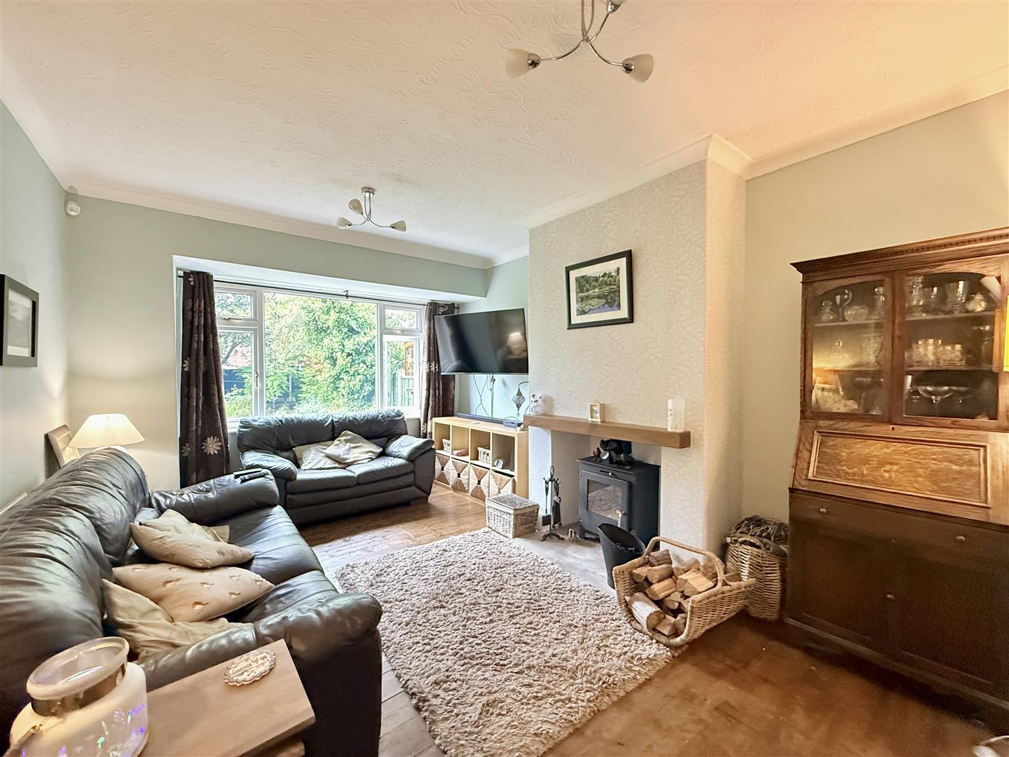 3 bed house - semi-detached in Dewsnap Lane, Dukinfield – photo 2